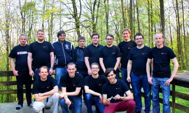 Der Verein beim Gruppenfoto. Hintere Reihe (v.l.n.r.): Frank, Stefan Kr., Martin, Samuel (Gast), Moritz, Philipp, Julien, Arne, Maik. Vorne (v.l.n.r): Stefan Ki. (Gast), Jens-Peter, Christian, Patrick. Nicht im Bild: Marcel und unser Gast Ulrich Radig