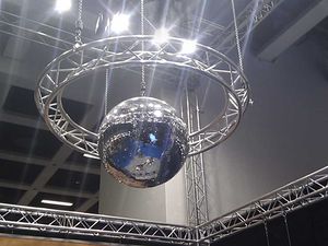 003Showtech2011Spiegelkugel.jpg