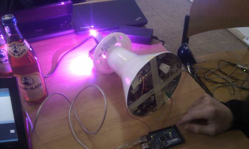 Datei:Arduino LampeBrennt 20111120sm.jpg