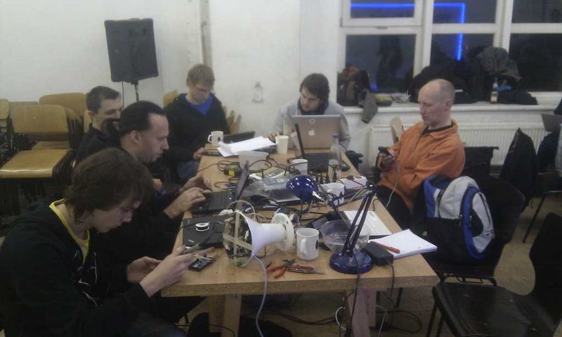 Datei:Arduino Teamarbeit1 20111120sm.jpg