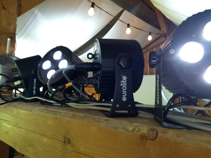 Datei:DMXC-Treffen 2018 Aufbau LED-Scheinwerfer indirekt.jpg