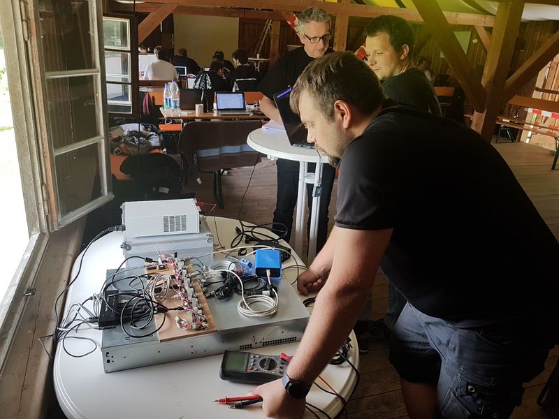 Datei:DMXC-Treffen 2018 Hardware-Test-Server.jpg