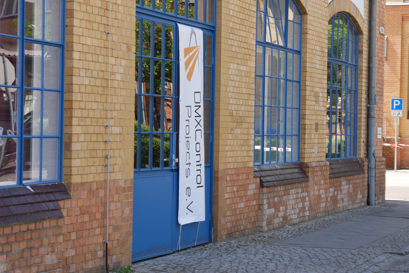Datei:DMXC-Treffen 2019 HTW-Eingang.png