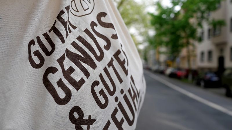 Datei:DMXC-Treffen 2021-1 Brötchenversorgung.jpg