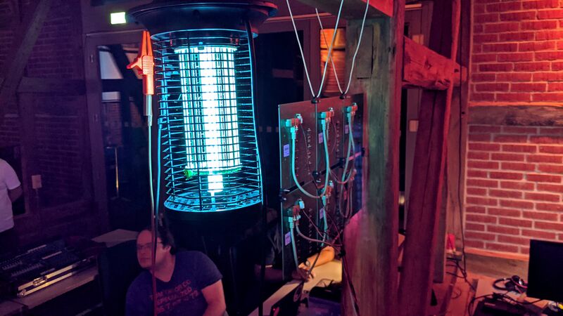 Datei:DMXC-Treffen 2021-2 Mückenlampe 2.jpg