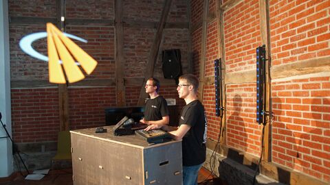 Blick von der Seite in einen laufenden Videodreh