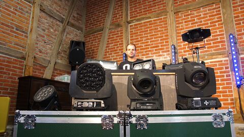 "Kleine" Geräteschlacht für ein thematisch zugehöriges Video