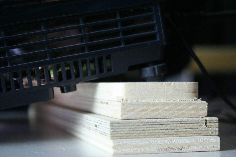 Datei:DMXControlTreffen2014 Videoprojektor Höheneinstellung2.jpg