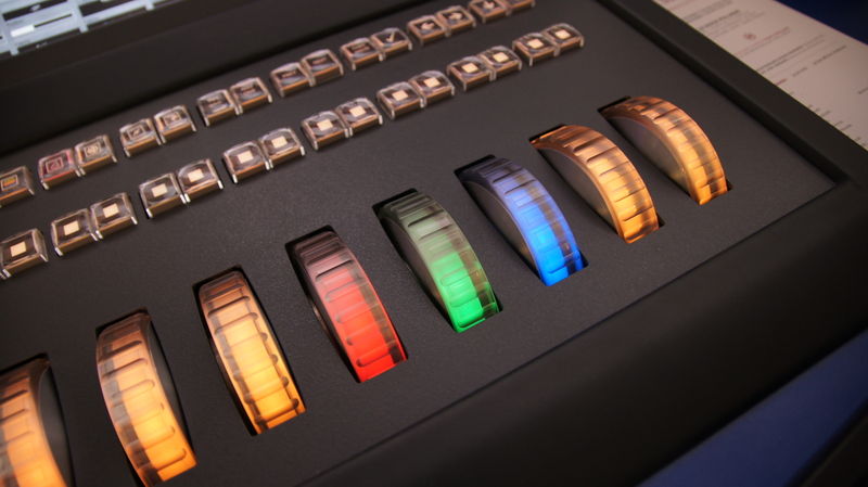 Datei:Showtech2013 pult2.JPG